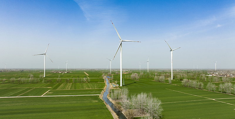 矗立在渦陽縣天靜宮街道的風力發(fā)電機。渦陽縣委宣傳部供圖.jpg