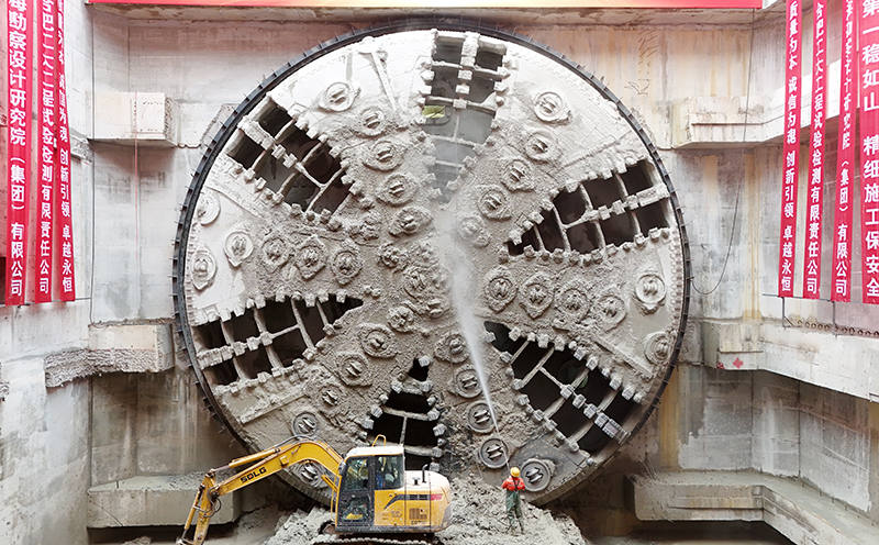 從橫截面看，盾構(gòu)機(jī)形似盾牌。蕪湖市委宣傳部供圖.jpg